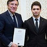 ´AYDIN GÜN TEŞVİK ÖDÜLÜ´ 19 YAŞINDAKİ KONTRBASÇININ