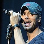 ENRIQUE IGLESIAS ANTALYA´DA AŞIRI SEVGİDEN YARALANDI