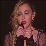 MADONNA SAHNEDE GÖZYAŞLARINI TUTAMADI