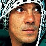 MANU CHAO´DAN GÜLMEN İLE ÖZAKÇA´YA DESTEK