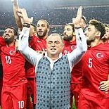 RAFET EL ROMAN´DAN EURO 2016 ŞARKISI