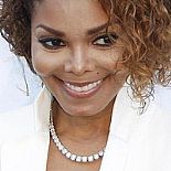 JANET JACKSON 50 YAŞINDA ANNE OLDU