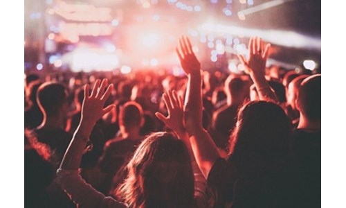 FESTİVALLERDE POLİS VARLIĞI UYUŞTURUCUDAN ÖLÜMLERİ TETİKLİYOR