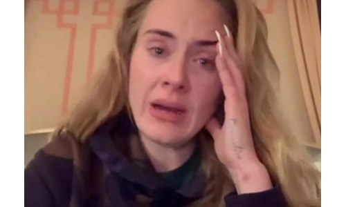 ADELE AĞLAYARAK DUYURDU