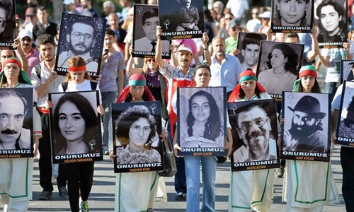 SİVAS MADIMAK'TA YAKILAN 33 YAZAR, OZAN, DÜŞÜNÜR ANILIYOR