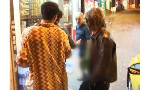 'ARCTIC MONKEYS'E BAĞIRAN BAKKAL: 'GELSİNLER KAHVEMİZİ İÇSİNLER'