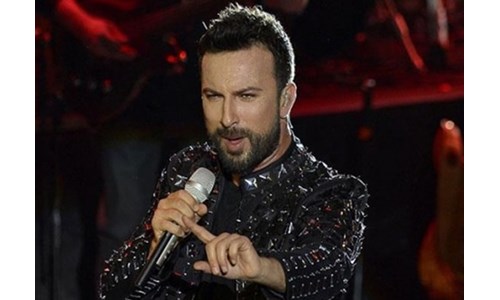 TARKAN: 'NE KADAR ÖZLEMİŞİZ, YASAKSIZ, BASKISIZ, YALANSIZ, İÇİMİZDEN GELDİĞİ GİBİ OLMAYI'