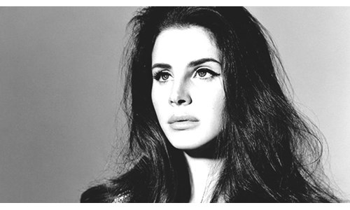 LANA DEL REY'DEN 'SİLAHSIZ AMERİKA' ÖZLEMİYLE...