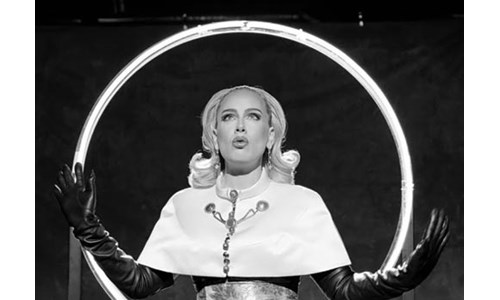 ADELE'DEN YENİ VİDEOKLİP