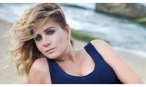 AYLA ÇELİK ÜÇÜNCÜ ALBÜMÜNÜ YAYINLADI