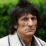 RONNIE WOOD: ´AKCİĞER KANSERİNE YAKALANDIM´