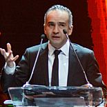 NADİR SARIBACAK´A  SAHNEDE SANSÜR