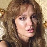 ANGELINA JOLIE, BRAD PITT´İ KISKANIRSA !