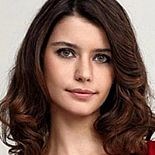 BEREN SAAT: ´ CUMHURİYET AYAKTA DURMA SAVAŞI VERİYOR´