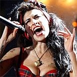 AMY WINEHOUSE TURNEYE ÇIKIYOR!
