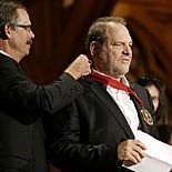 HARWARD, WEINSTAIN´A VERDİĞİ ONUR MADALYASINI GERİ ALDI