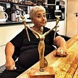SERRA YILMAZ İTALYA´DA EN İYİ KADIN OYUNCU SEÇİLDİ