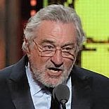 ROBERT DE NIRO SAHNEDE TRUMP´A KÜFÜR ETTİ