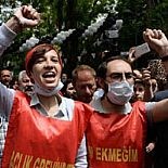 SIRRI SÜREYYA ÖNDER´DEN NURİYE VE SEMİH İÇİN KISA FİLM: ´YAŞIYOR´