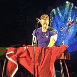 COLDPLAY SAHNEDE İSTANBUL KURBANLARINI ANDI