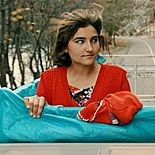 KAZIM ÖZ, ´ZER´İ KESMEK YERİNE SAHNELERİ KARARTI