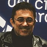´FARELİ KÖYÜN KAVALCISI GİBİ SEYİRCİYİ PEŞİME TAKMAYI SEVMİYORUM´