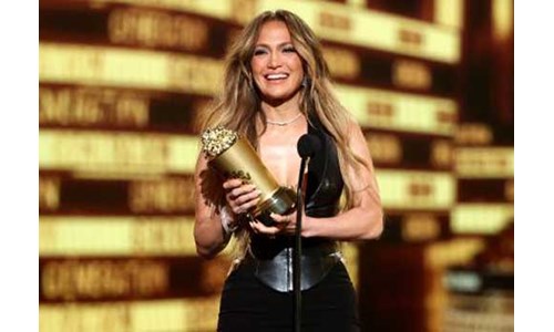 MTV SİNEMA VE TV ÖDÜLLERİ DAĞITILDI