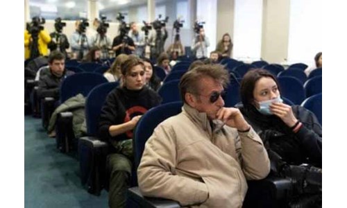 SEAN PENN UKRAYNA'DA İŞGALİN BELGESELİNİ ÇEKİYOR