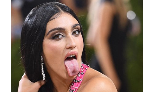 MADONNA'NIN KIZI ŞARKICI OLDU