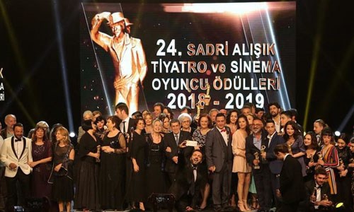 24. SADRİ ALIŞIK TİYATRO VE SİNEMA OYUNCULARI ÖDÜLLERİ DAĞITILDI